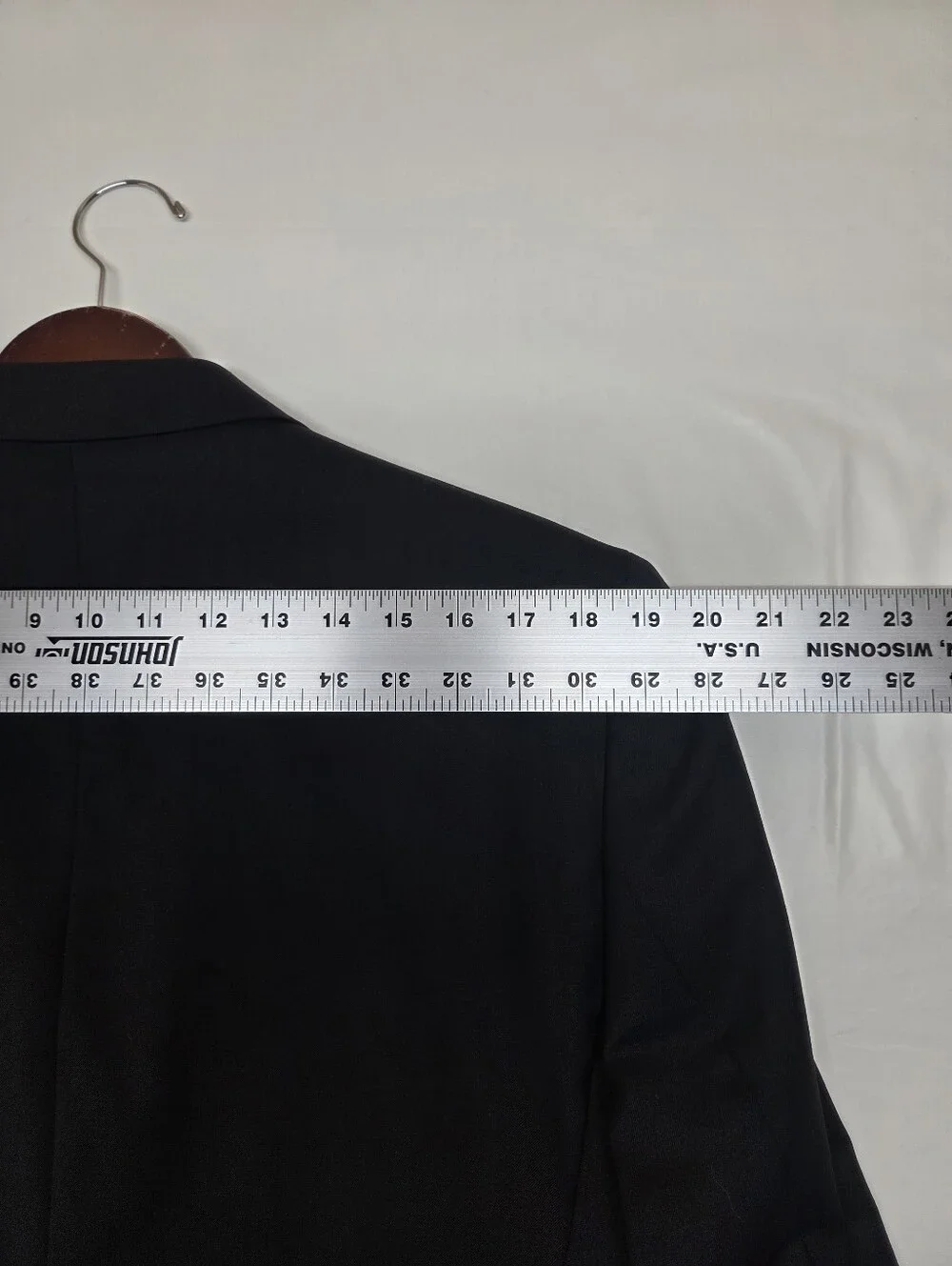 Vera Wang Black 2-Piece Tuxedo 44R/38W Grosgrain Notch Lapel  100% Wool